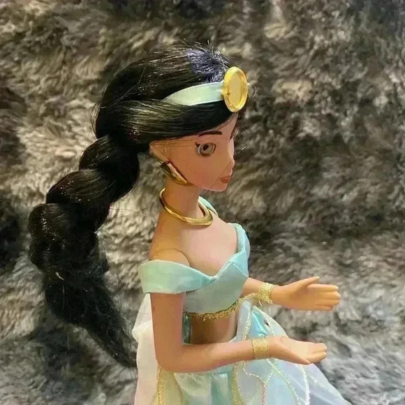 Disney Jasmine Porcelain Doll Brass  Key KeepSakes AWholeNewWorld Magic - Picture 11 of 16